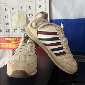 K-Swiss Kids Cream Sneakers with Blue and Red Stripes